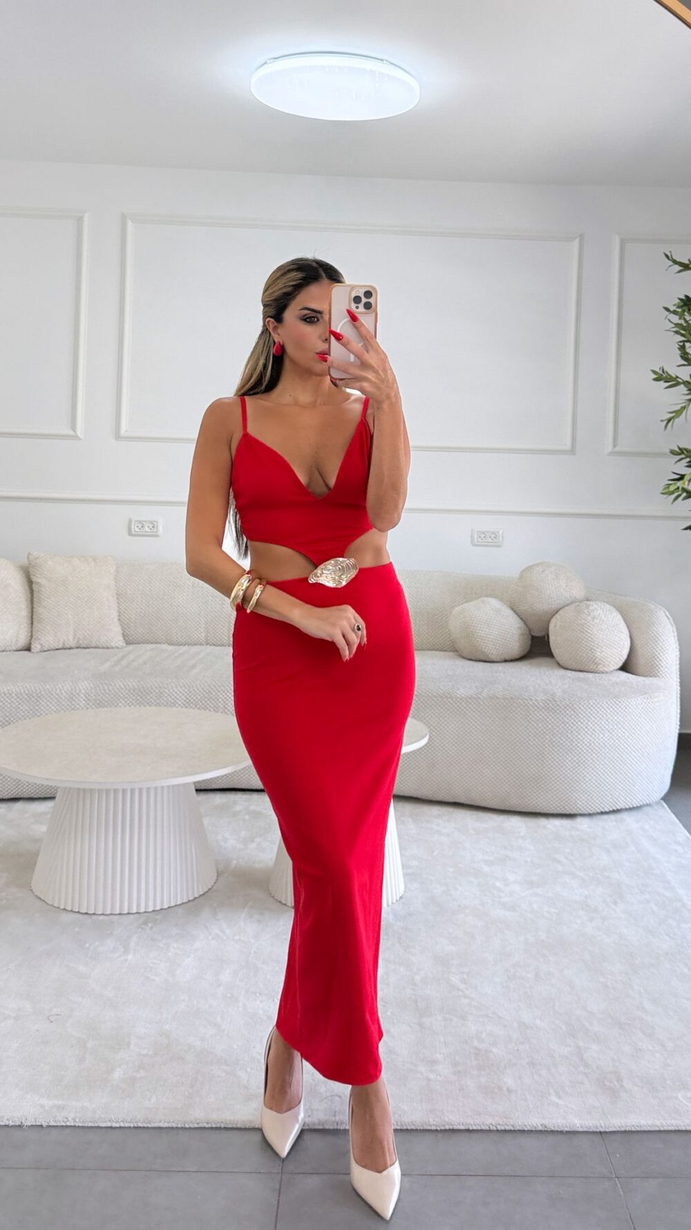 שמלת מוניר אדומה