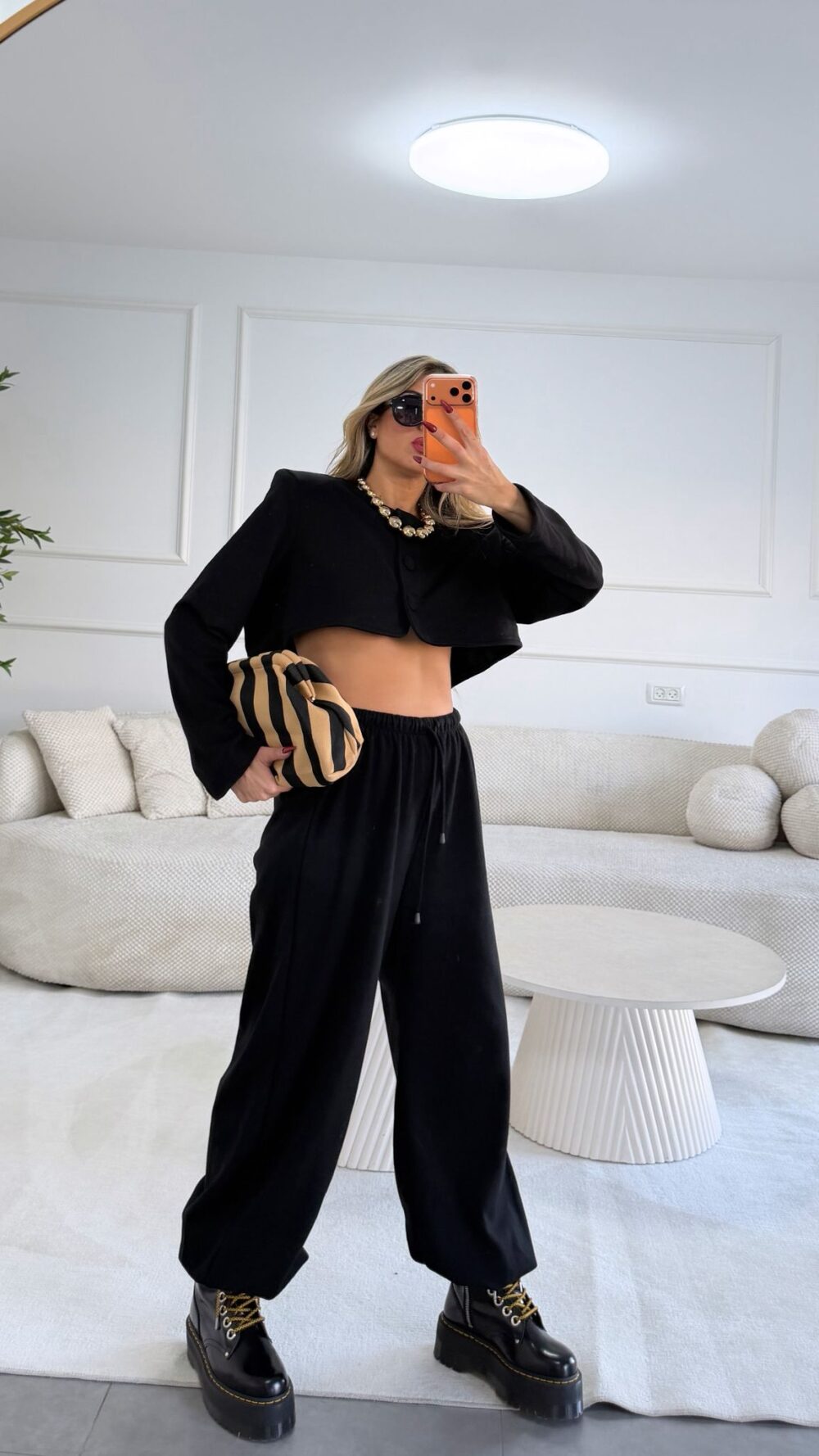 חליפת גרטה שחורה