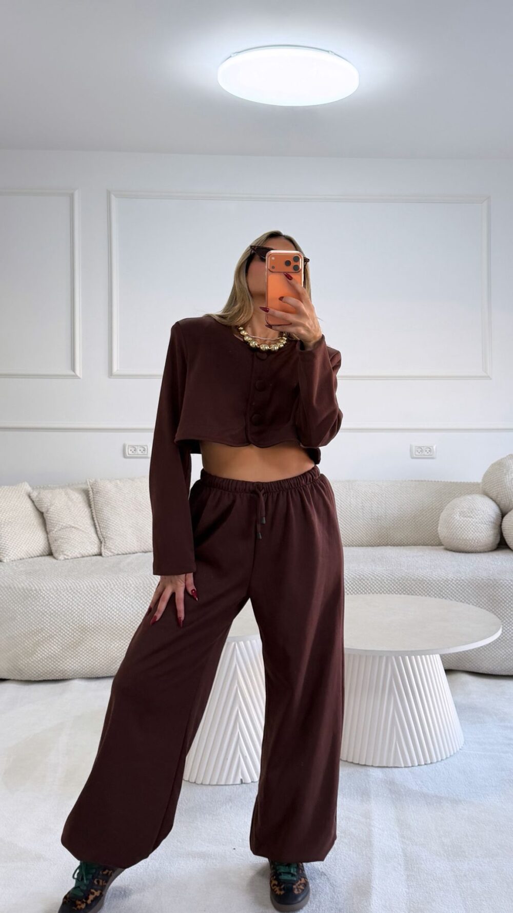 חליפת גרטה חומה