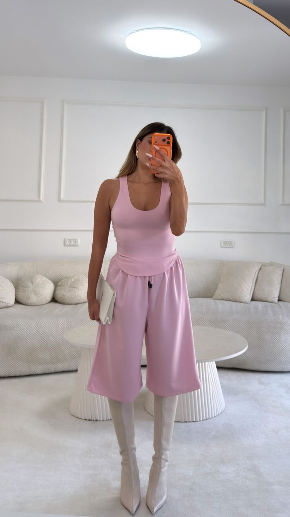 חליפת מאי⁩ ורודה